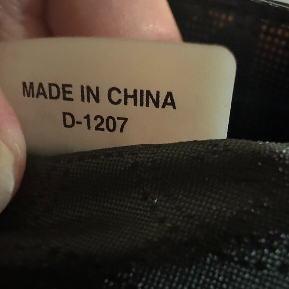 Michael Michael Kors Black/Beige Large Signature Patent Leather Jet Set Tote - Picture 13 of 16